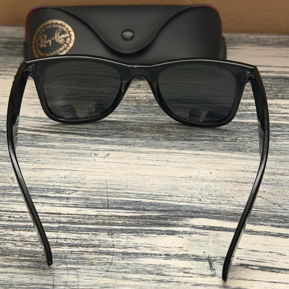 Ray-Ban sunglasses‎ and case
